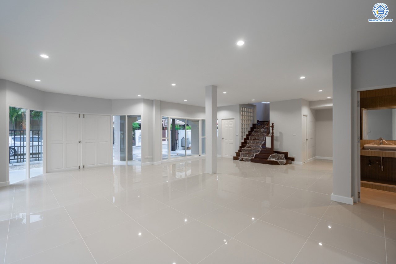 บ้านมือสองตกแต่งใหม่ ม.รัชชา2 บางใหญ่ หลังมุม เนื้อที่ 59 ตร.ว. ฟังก์ชัน 3 ห้องนอน 3 ห้องน้ำ 1 ห้องอเนกประสงค์ จอดรถได้ 2 คัน บนทำเลเชื่อมต่อถ.กาญจนาภิเษก ใกล้เซ็นทรัลเวสต์เกต ทางด่วน "กาญจนาภิเษก" และรถไฟฟ้าสายสีม่วง "สถานีตลาดบางใหญ่"